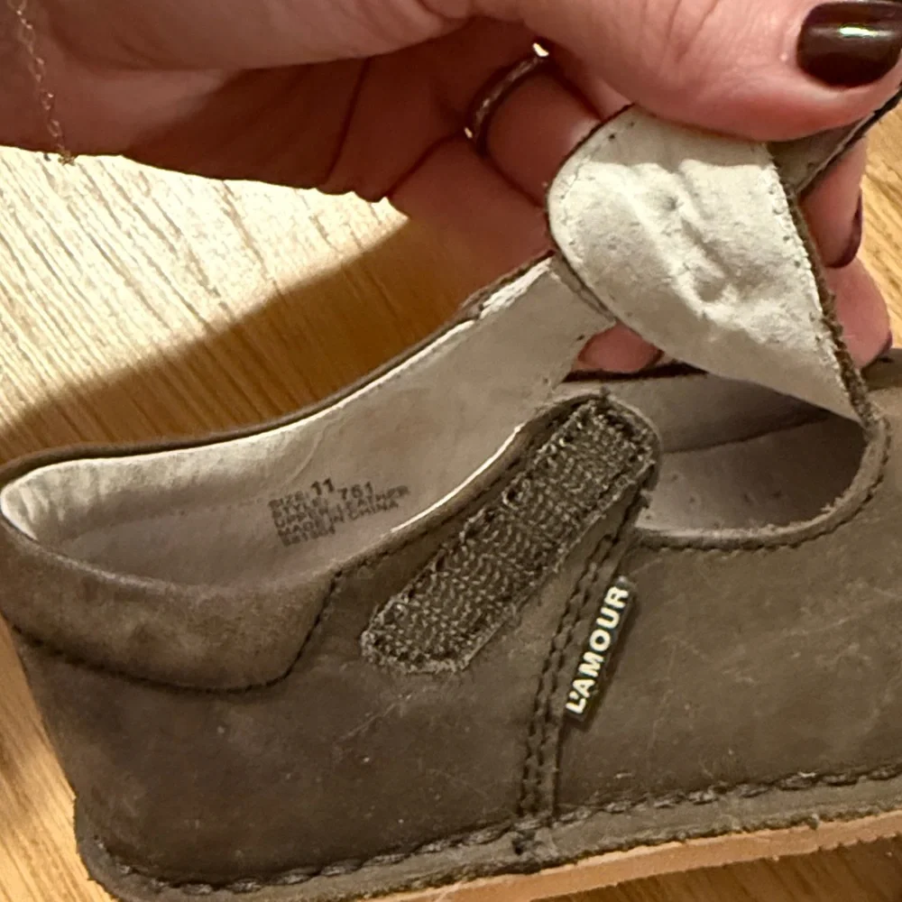 LAmour size 11